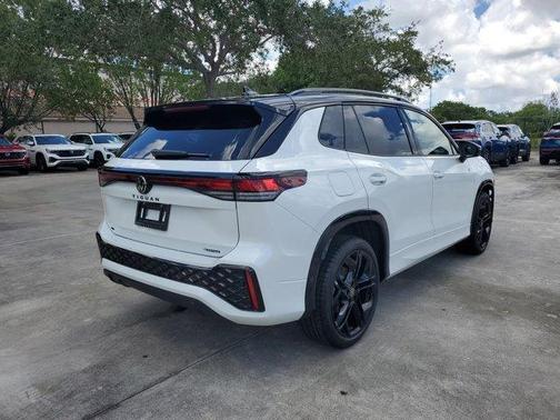 2025 Volkswagen Tiguan 2.0T SE R-Line Black