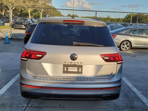 2023 Volkswagen Tiguan 2.0T SE R-Line Black