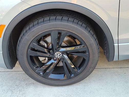 2023 Volkswagen Tiguan 2.0T SE R-Line Black
