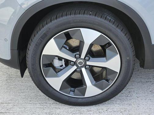 2026 Volvo XC40 PLUS