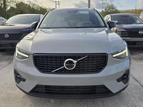 2026 Volvo XC40 PLUS