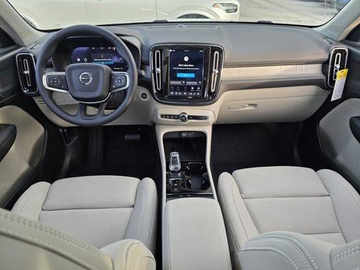 2026 Volvo XC40 PLUS