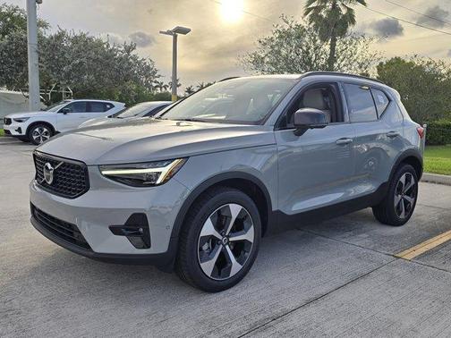 2026 Volvo XC40 PLUS