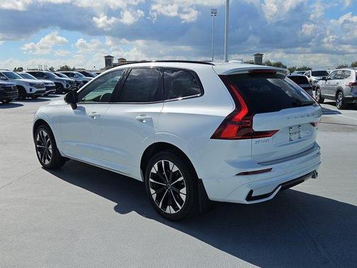 2026 Volvo XC60 B5 Plus