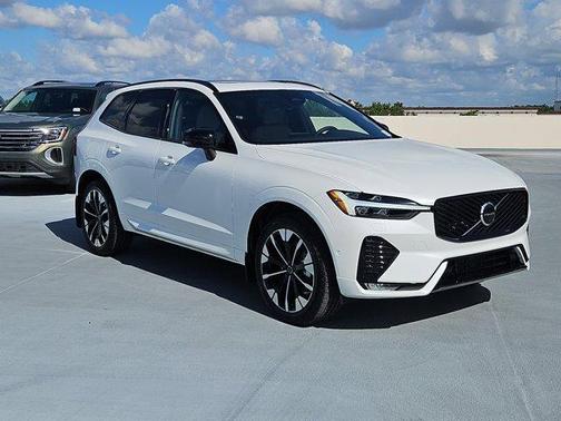 2026 Volvo XC60 B5 Plus