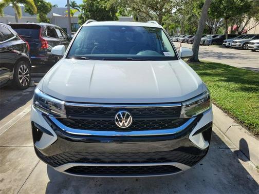 2024 Volkswagen Taos 1.5T SE