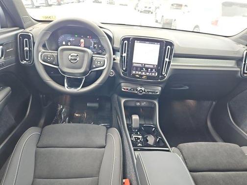 2026 Volvo XC40 B5 Ultra Black Edition