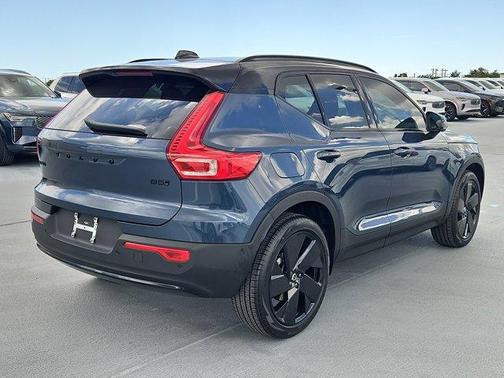 2026 Volvo XC40 B5 Ultra Black Edition