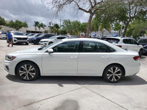 2022 Volkswagen Passat 2.0T SE