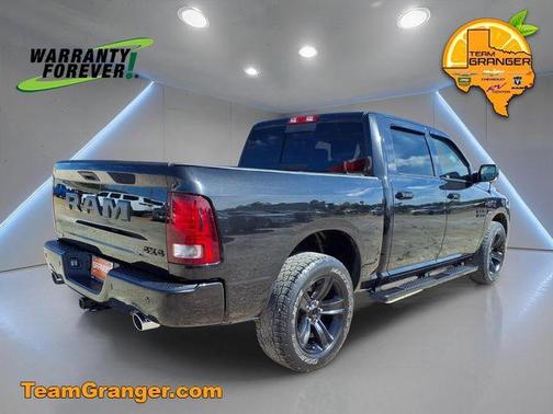 Brilliant Black Crystal Pearlcoat 2018 RAM 1500 Night Crew Cab 4x4 5'7' Box