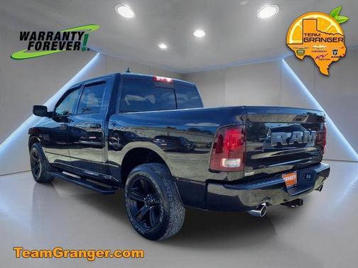 Brilliant Black Crystal Pearlcoat 2018 RAM 1500 Night Crew Cab 4x4 5'7' Box
