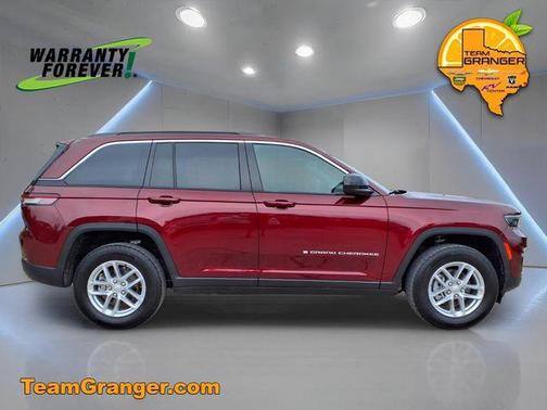 Velvet Red Pearlcoat 2026 Jeep Grand Cherokee Laredo