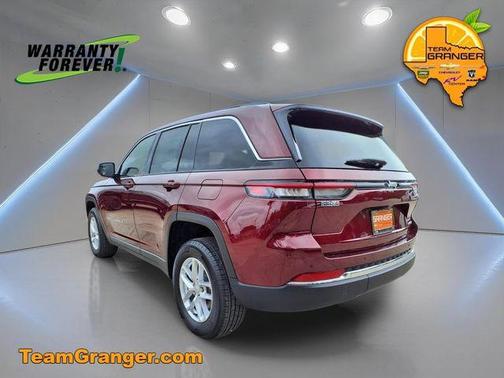 Velvet Red Pearlcoat 2026 Jeep Grand Cherokee Laredo