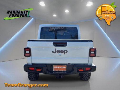 Bright White Clearcoat 2027 Jeep Gladiator Mojave X
