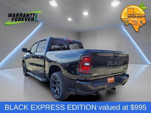 Diamond Black Crystal Pearlcoat 2026 RAM 1500 Express
