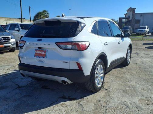 Oxford White 2021 Ford Escape SE