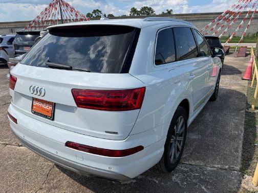 White 2019 Audi Q7 45 Premium Plus