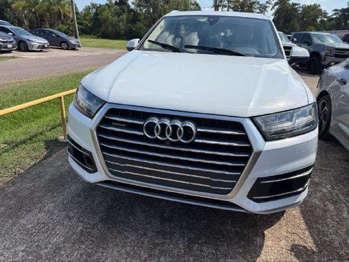 White 2019 Audi Q7 45 Premium Plus