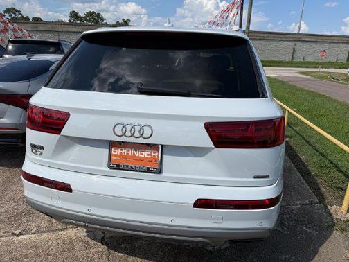 White 2019 Audi Q7 45 Premium Plus