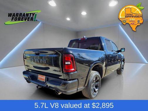 Diamond Black Crystal Pearlcoat 2026 RAM 1500 Big Horn/Lone Star