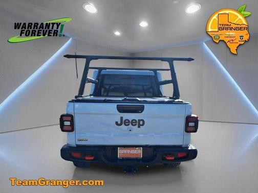 Bright White Clearcoat 2025 Jeep Gladiator Mojave X