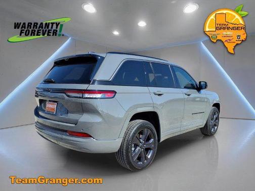 Sting-Gray Clearcoat 2027 Jeep Grand Cherokee Limited