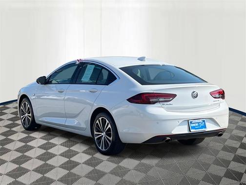 2018 Buick Regal Sportback Essence