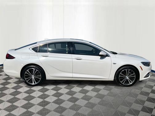 2018 Buick Regal Sportback Essence