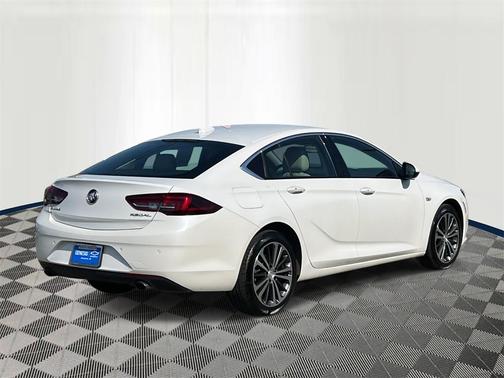 2018 Buick Regal Sportback Essence