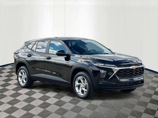 Mosaic Black Metallic 2024 Chevrolet Trax LS