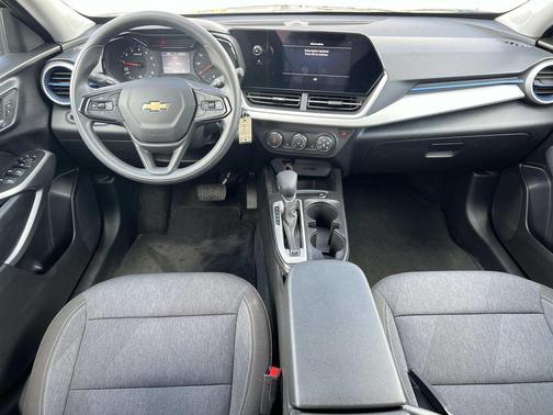 Mosaic Black Metallic 2024 Chevrolet Trax LS