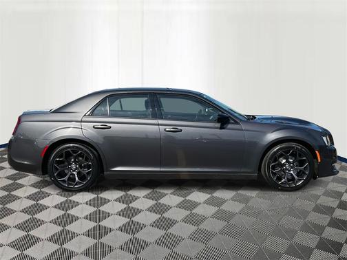 2019 Chrysler 300 Touring