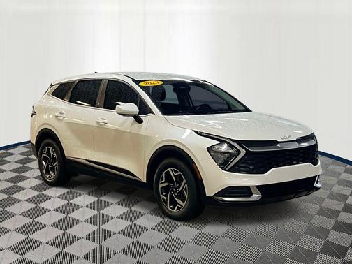 Snow White Pearl 2023 Kia Sportage LX