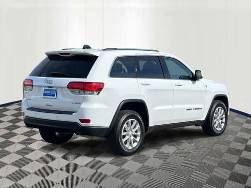 Bright White Clearcoat 2021 Jeep Grand Cherokee Laredo
