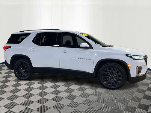 Summit White 2023 Chevrolet Traverse RS