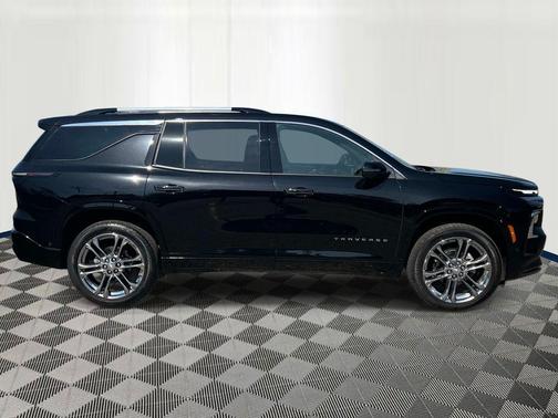 Mosaic Black Metallic 2026 Chevrolet Traverse High Country