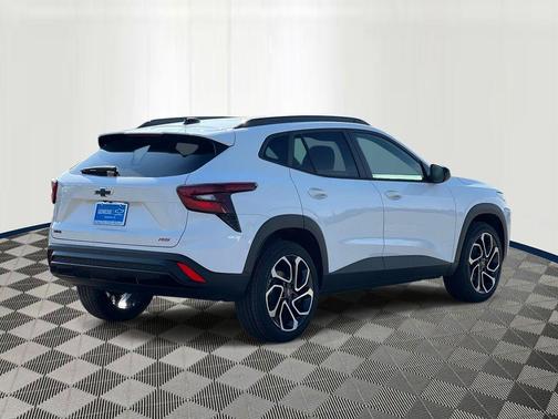 Summit White 2026 Chevrolet Trax FWD 2RS