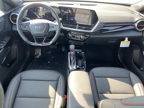 Summit White 2026 Chevrolet Trax FWD 2RS