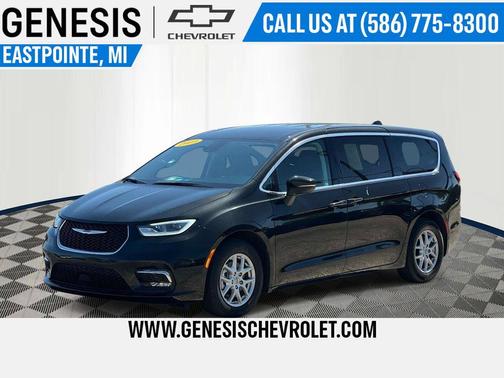Brilliant Black Crystal Pearlcoat 2023 Chrysler Pacifica Touring L