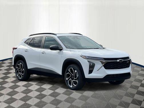 Summit White 2026 Chevrolet Trax FWD 2RS