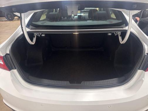 Summit White 2025 Chevrolet Malibu FWD 1LT