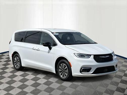 2024 Chrysler Pacifica Hybrid Select