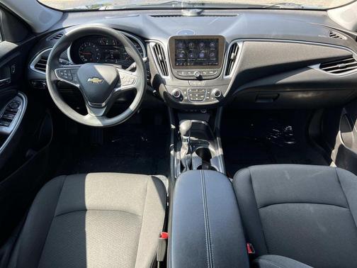 Mosaic Black Metallic 2024 Chevrolet Malibu FWD 1LT