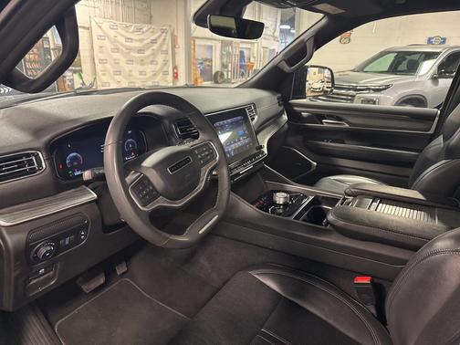 2023 Jeep Wagoneer L Series II 4x4