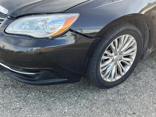 2014 Chrysler 200 LX