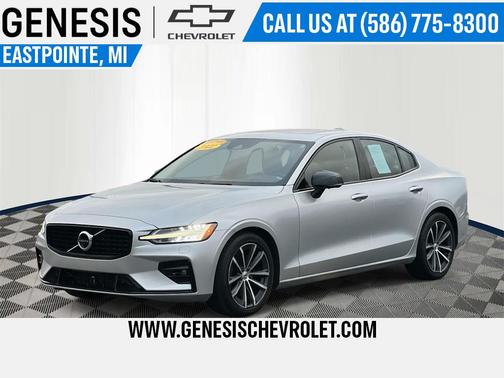 2022 Volvo S60 T5 Momentum