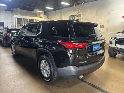 Mosaic Black Metallic 2023 Chevrolet Traverse LS