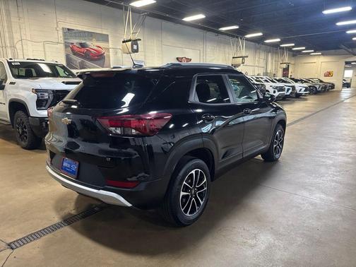 Mosaic Black Metallic 2025 Chevrolet Trailblazer LT