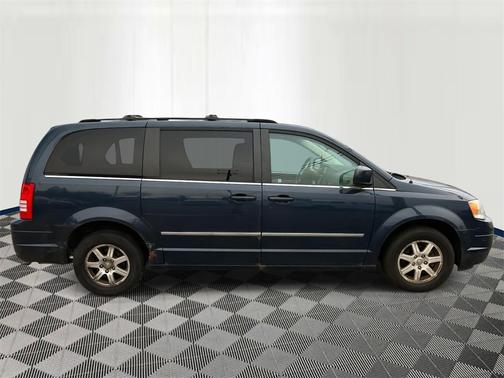 2009 Chrysler Town & Country Touring
