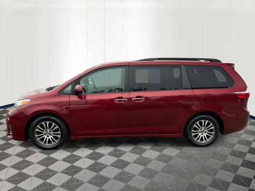 2018 Toyota Sienna XLE